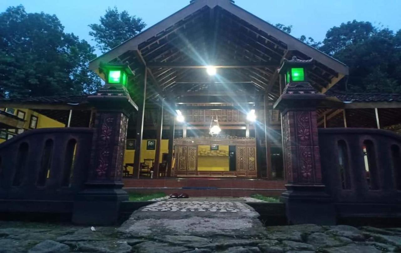 Nara Homestay Syariah Mangunan Exterior photo